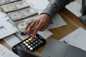 Person calculating donations: crowd funding vs peer-to-peer funding