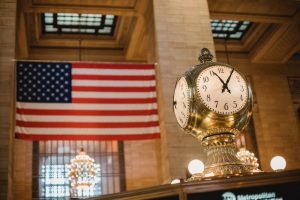 Vintage clock in front of an American flag: when to start a campaign